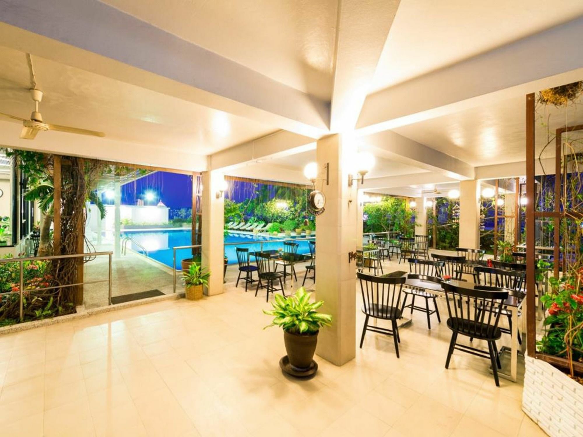 Laemtong Serviced Apartment Сирача Экстерьер фото
